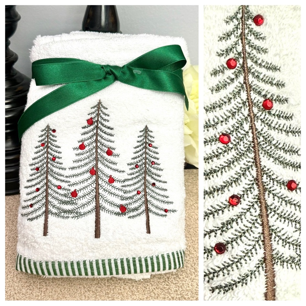 NWT Set of 2 Jeweled Christmas Trees Turkish Bathroom Hand Towels